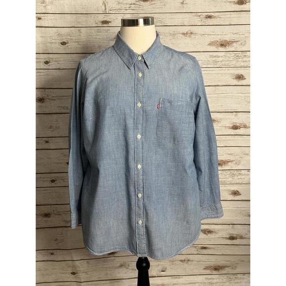 Levi's Tops - Levi's classic light blue cotton chambray Boyfriend Fit button-up shirt Size 2X